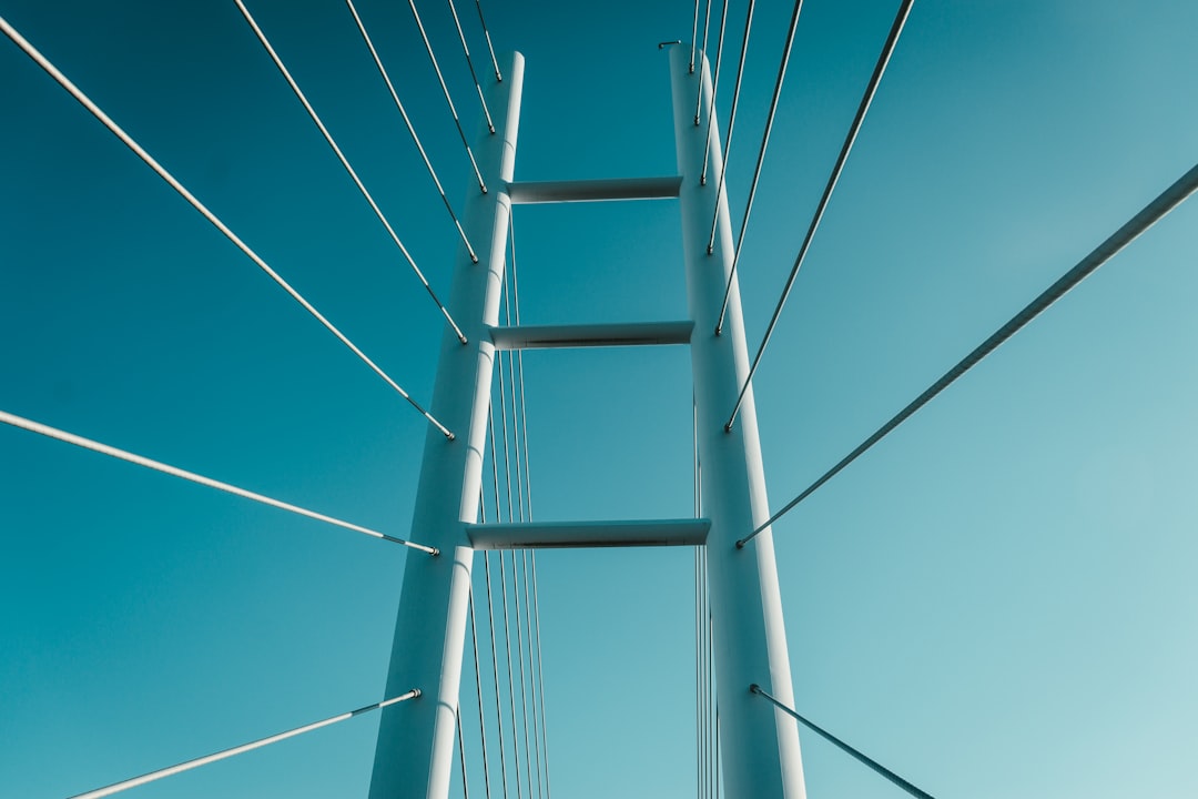 Bridging the Gap: Unifying Experiment Management and GPU Orchestration for End-to-End MLOps